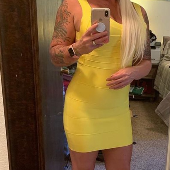 Meet your Posher, Nicolette 🌺 - Picture 5 of 8